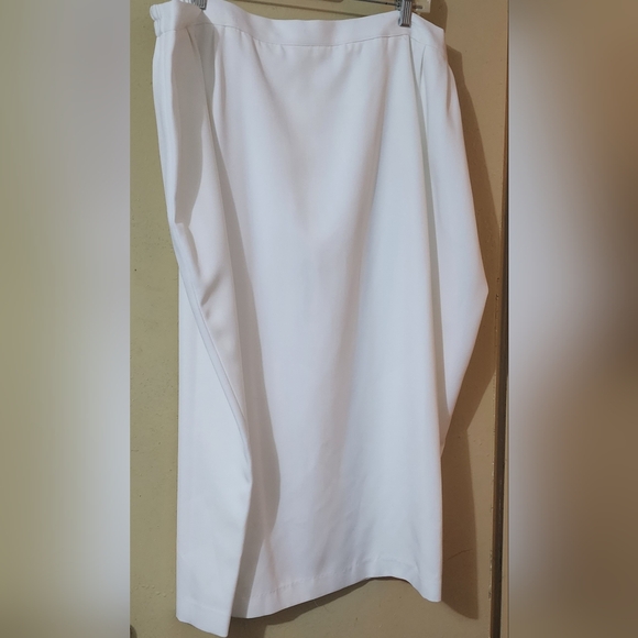 2pc Women's White Skirt Suit Plus Size - Picture 2 of 2